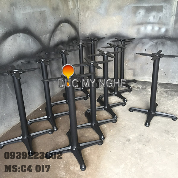 Bàn cafe 4 chân gân nổi gang đúc C4 017